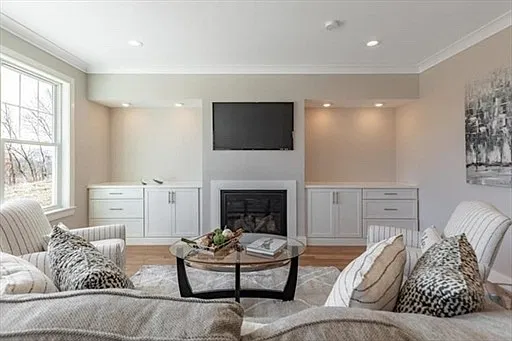 3 bed, 4.5 bath, 3243 sqft, $6,500 — Photo 3