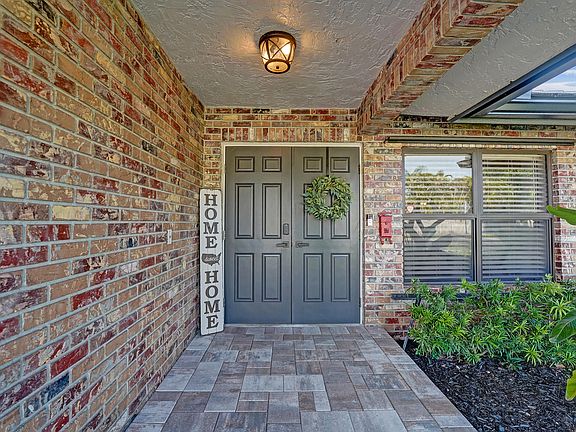 3rd image of 800 Blue Ridge Way