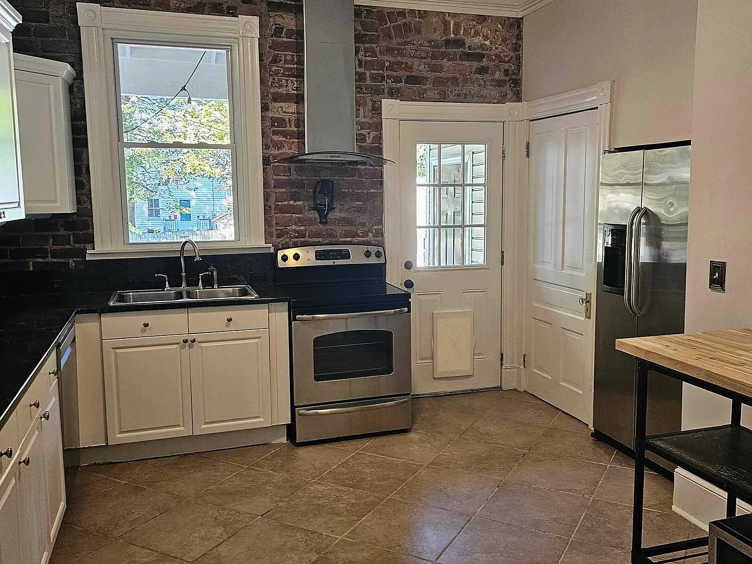 3 bed, 1908 sqft, $2,500 — Photo 4