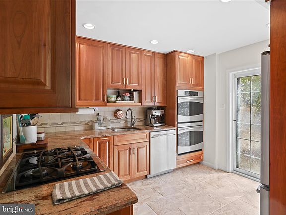 4th image of 5319 Stonington Dr