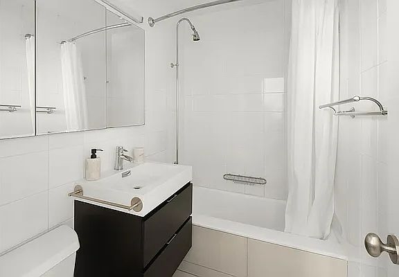 4th image of 115 E 87th St APT 33E