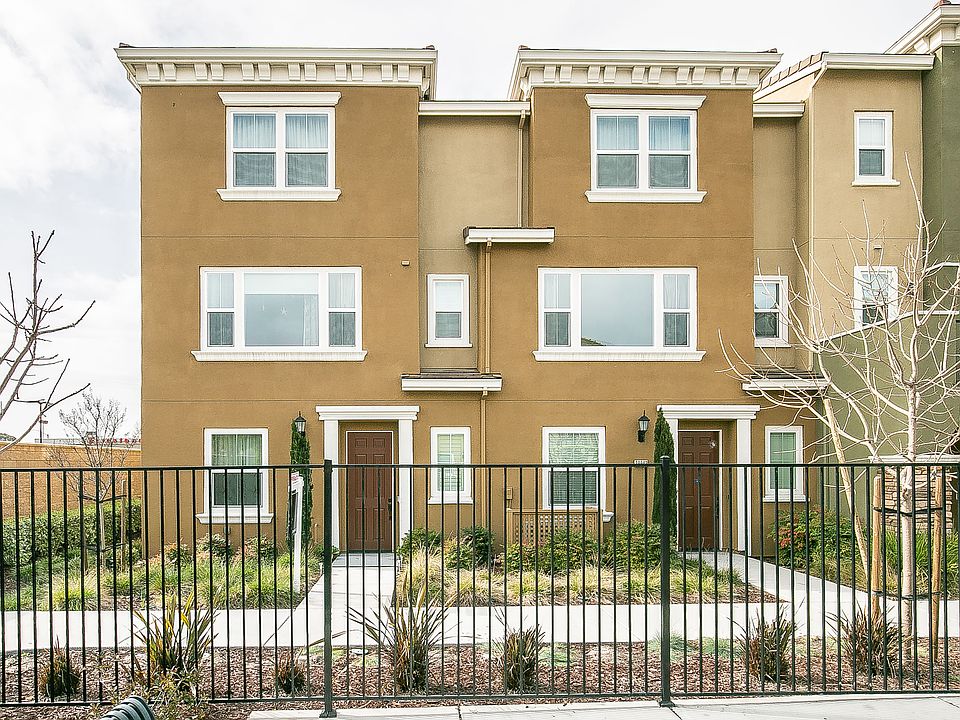 1st image of 38950 Dandelion Pl