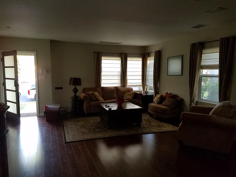 385 Panama Ave — Photo 9