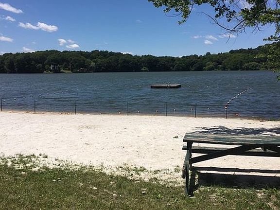3rd image of 108 Lake Shore Dr