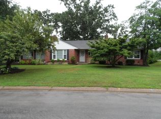 9044 Monmouth Dr, Saint Louis, MO