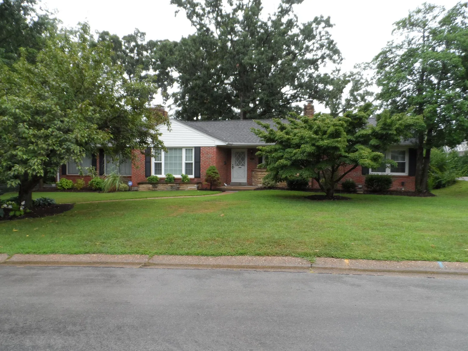 9044 Monmouth Dr photo 1