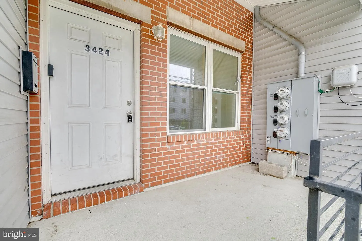4 bed, 956 sqft, $2,100 — Photo 3