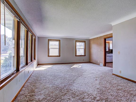 3rd image of 916 Clear Ave