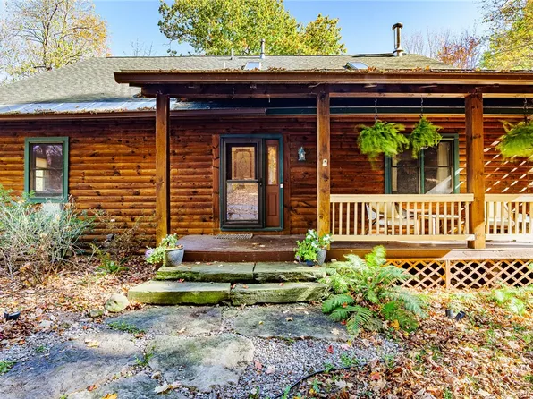 890 Bunker Hill Dr, Macedon, NY 14502