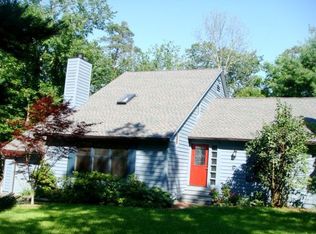 2 White Oaks Ln, New Paltz, NY 12561