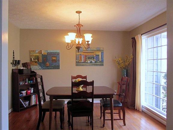 5th image of 4949 Red Oak Dr