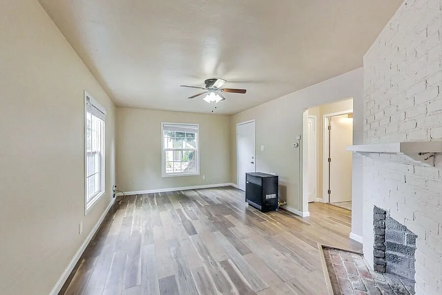Updated apartment in great location near University Ave with out door space! — Photo 3