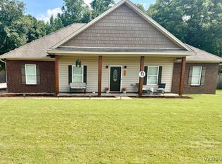 200 Jennifer Ln, Deatsville, AL 36022
