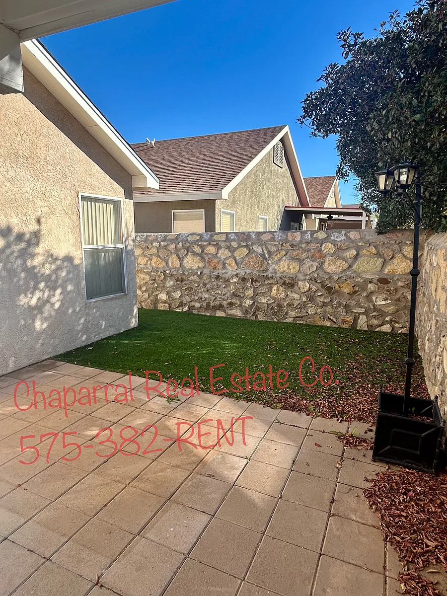 Wonderful Patio with no maintenance turf. - 4990 Bosworth Rd