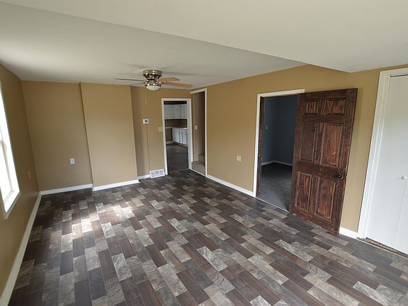 5th image of 209 2nd Ave NE