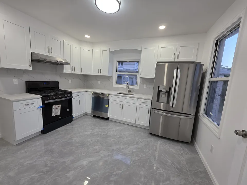 142 Fremont Ave