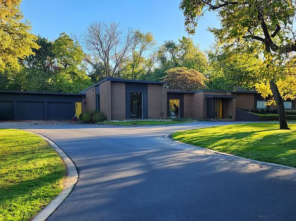 1301 Saint Andrews Dr, Schererville, IN 46375
