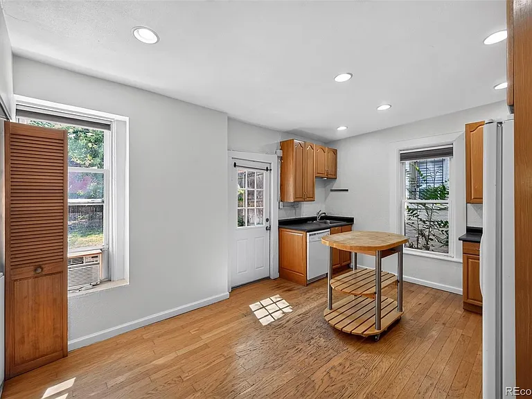 2136 N Lafayette St — Photo 7