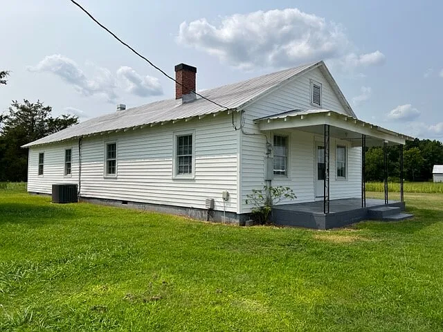 238 Leslie Ln — Photo 6