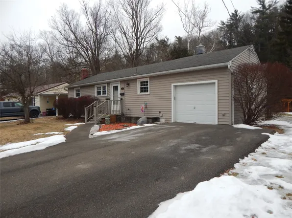 140 Lincoln Dr, Vestal, NY 13850