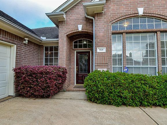 3rd image of 918 Sandpiper Dr