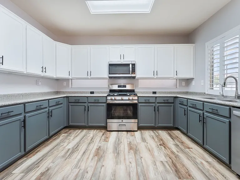 8701 Butterchurn Ave — Photo 10