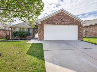 10820 Middleglen Rd, Haslet, TX 76052
