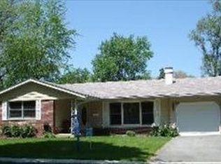 1052 Bosworth Ln, Elk Grove Village, IL 60007