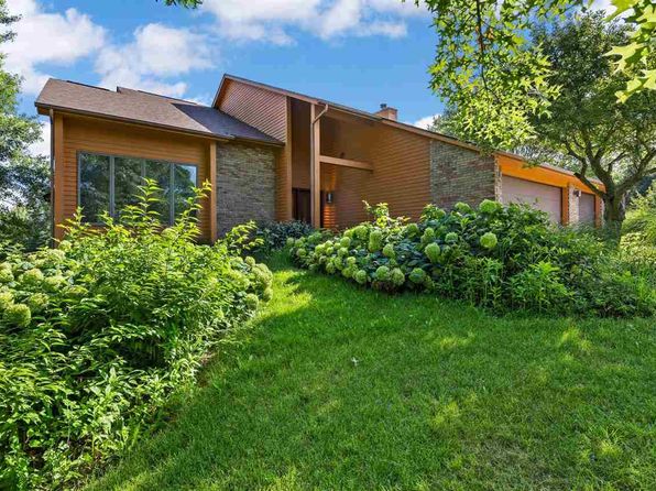 4644 Rapid Creek Trl NE, Iowa City, IA 52240