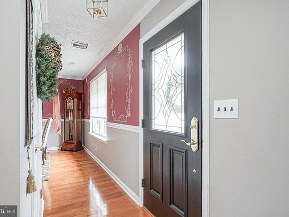 3rd image of 255 Genesee Rd