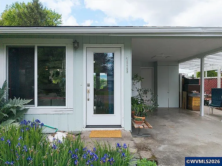 3 bed, 1.5 bath, 1114 sqft, $2,695 — Photo 2