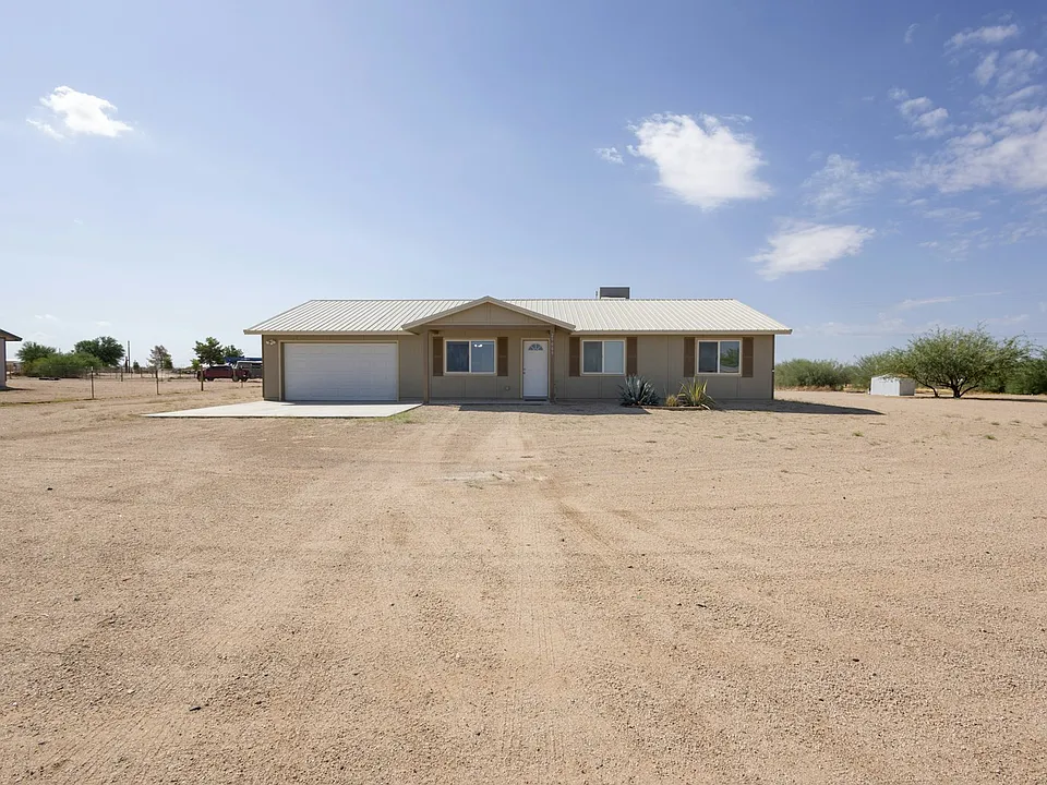25009 E Chaplain Ln