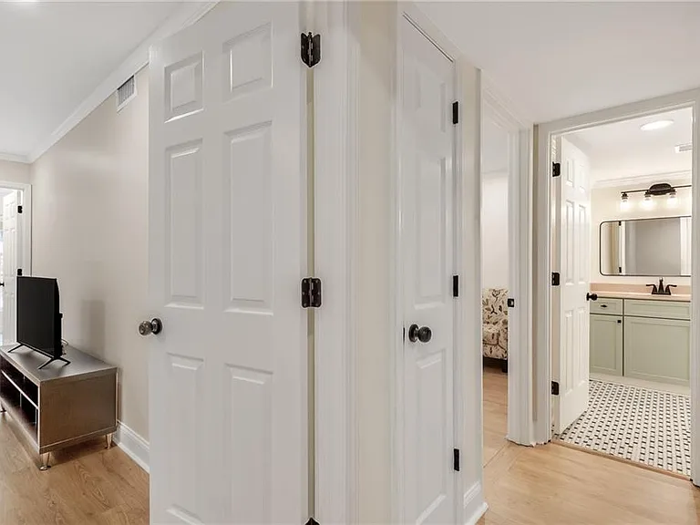 1105 Garden Ct — Photo 13