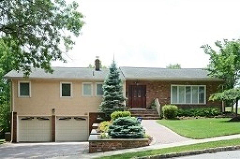 1st image of 32 Lakeview Dr