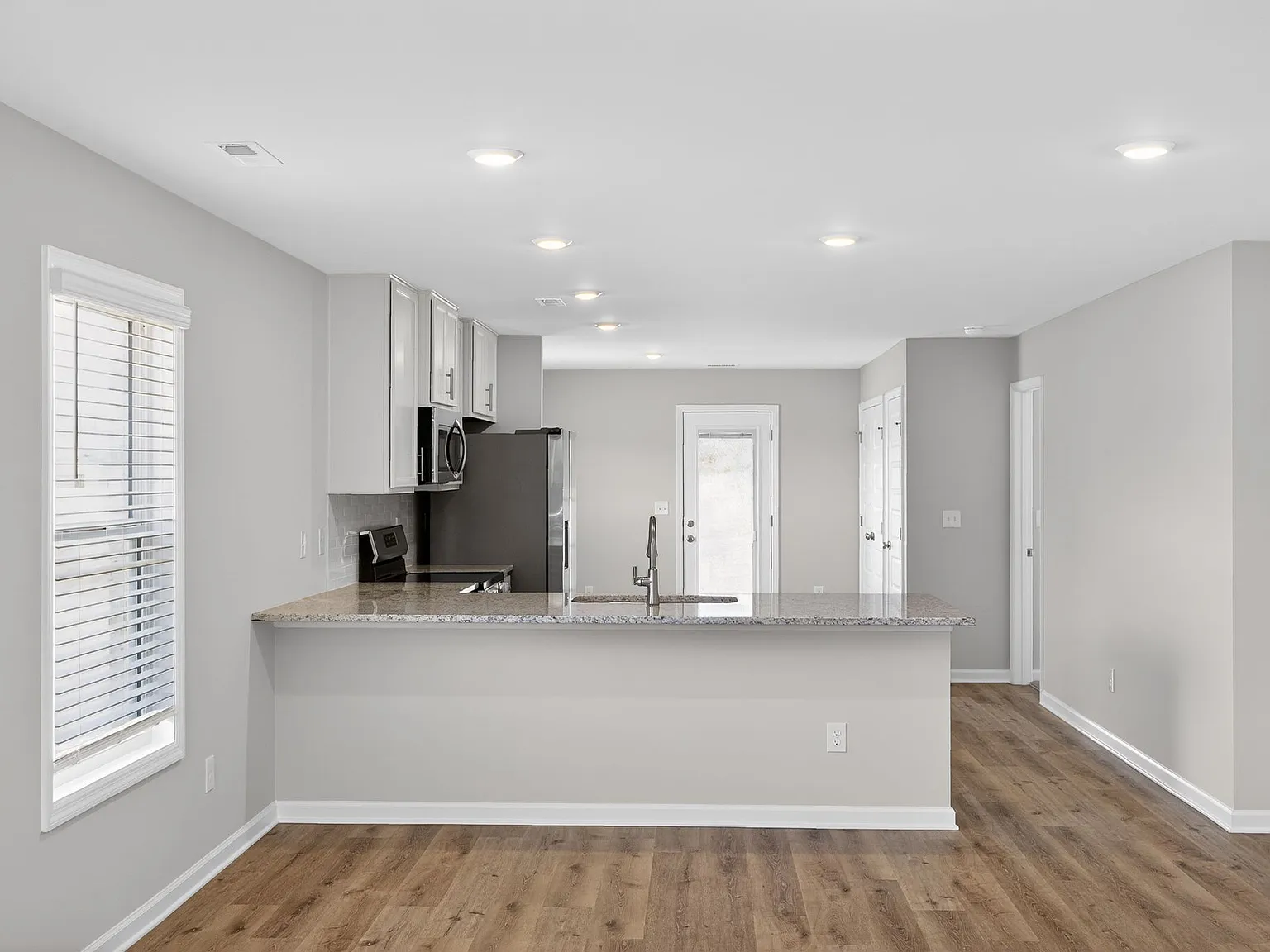 3 bed, 1402 sqft, $1,795 — Photo 4