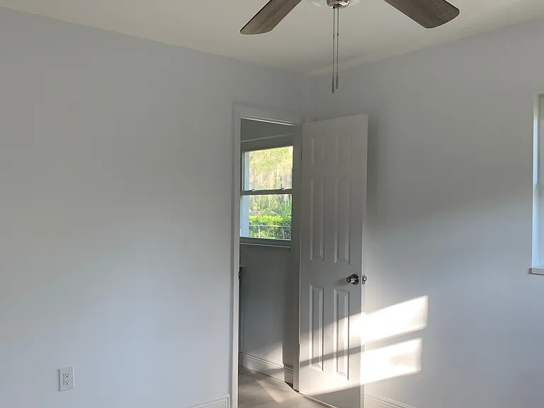 183 E Grand Bend Ave — Photo 27