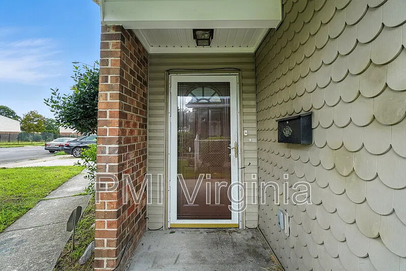 3 bed, 1.5 bath, 1150 sqft, $1,595 — Photo 3