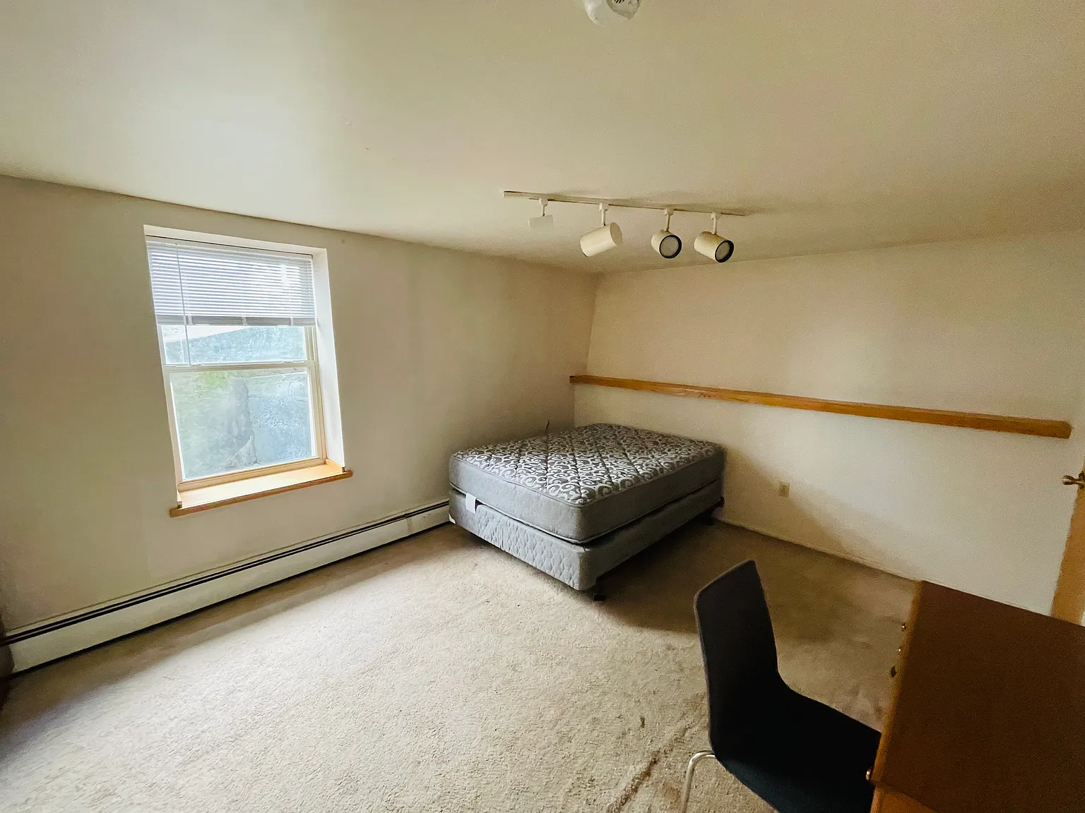 3 bed, $950 — Photo 2