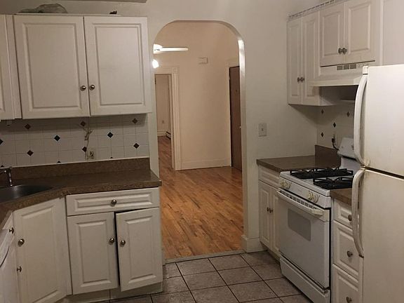 3rd image of 673 Summit Ave APT 1