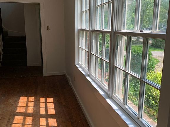 5th image of 820 Yale Ave