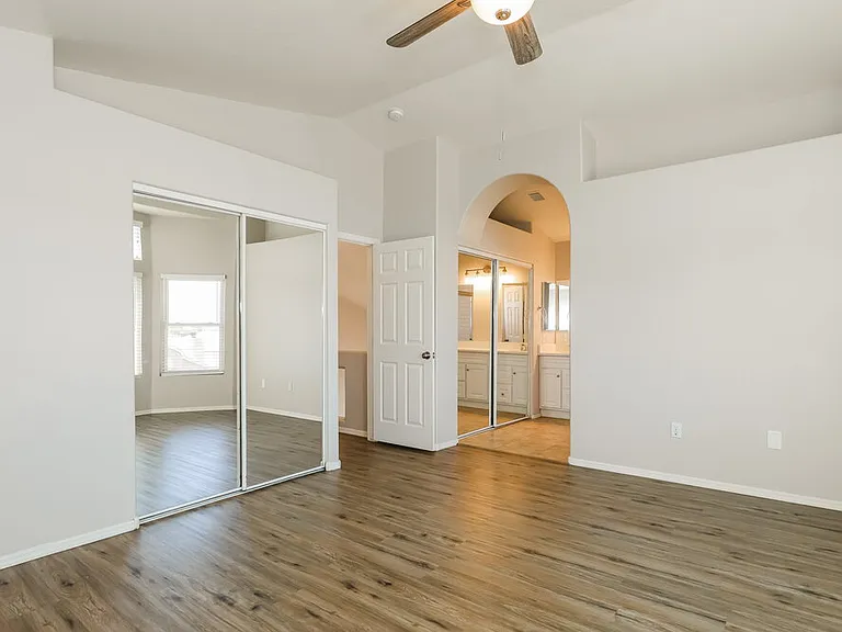 2151 E Briarwood Ter — Photo 11