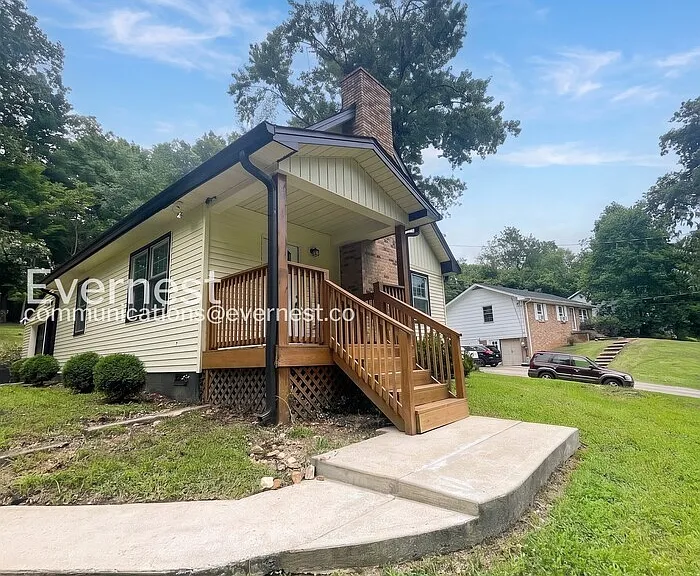 239 Jeffery Dr — Photo 2