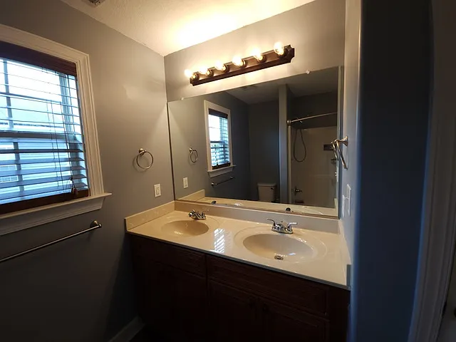 2510 Chestnut St — Photo 11