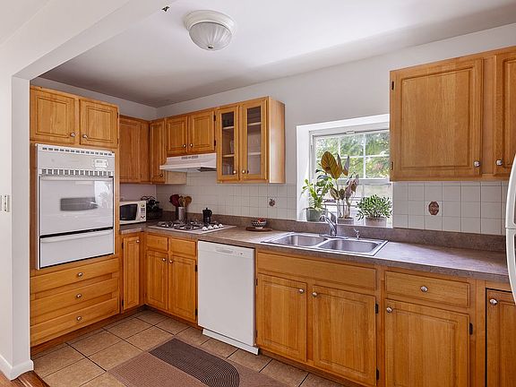 4th image of 500 Grand Ave APT 2A