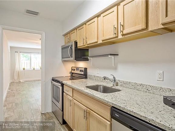 2nd image of 823 SE 14th St