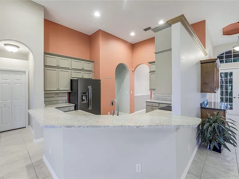 18025 Greenwood Dr — Photo 8