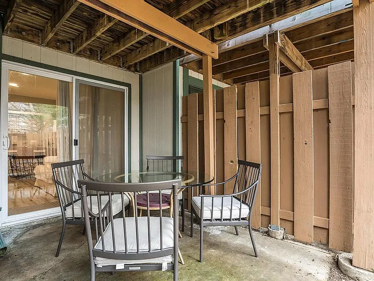 2028 Falling Brook Dr — Photo 30