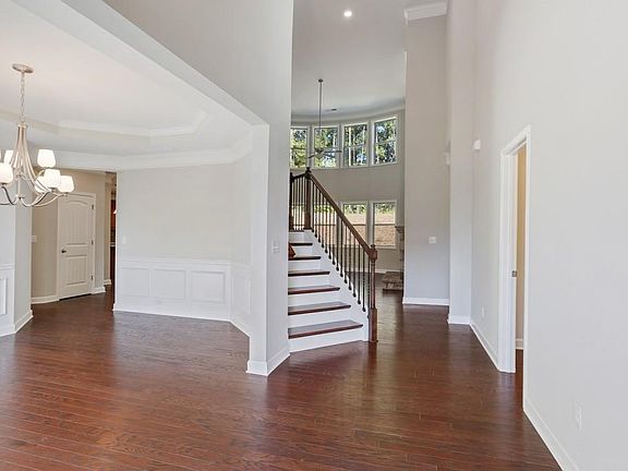 3rd image of 412 Silver Brook Dr