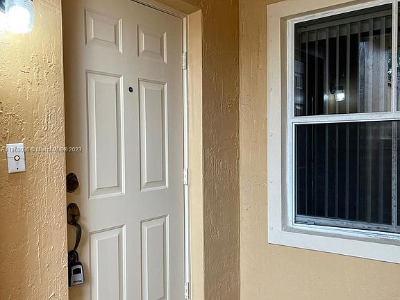 5th image of 4923 Leeward Ln #3402