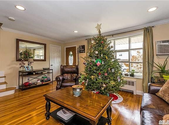 3rd image of 2338 Woodland Ave